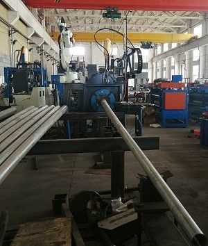 Good price Roboter-Schweißmaschine CNC-Türrahmen-Schneidemaschine für Lichtstange Online