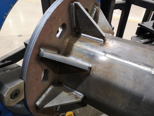 350mm 2000mm automatisches Roboterschweißgerät für hellen Polen
