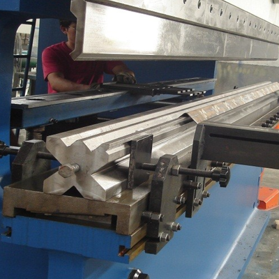 2×320T CNC-Tandem-Hydraulikpressbremsanlage mit Steuerungssystem DA53T