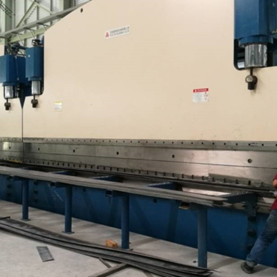 CNC Tandem-Hydraulikpresse mit 320 Tonnen Arbeitskraft und 6000 mm Tischlänge mit DELEM DA53T CNC-System