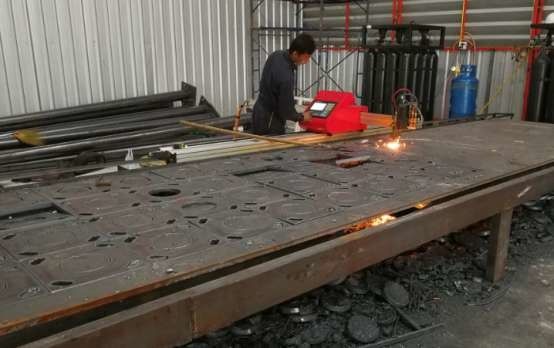 Tragbare Brennschneiden-Maschine CNC, heller Pole-Maschine, zum heller Grundplatte Polen zu schneiden
