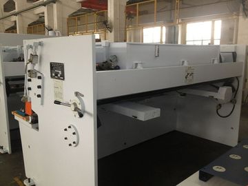 Zuverlässige Leistung hydraulische scherende Maschine für Schnittstahlplatte 8 × 5000
