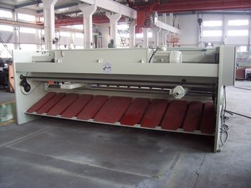Maschinen zum Schneiden von Blechen, mit einem Druck von mehr als 50 W und mit einem Durchmesser von mehr als 100 cm3