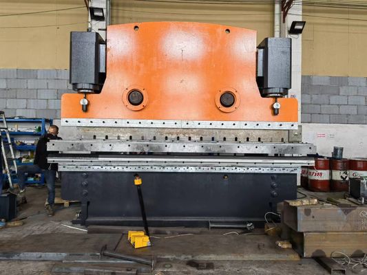 6000 KN Normaldruckpressbremsmaschine mit Biegeschwindigkeit 5 mm/s und Plattenlänge 2200-7000 mm